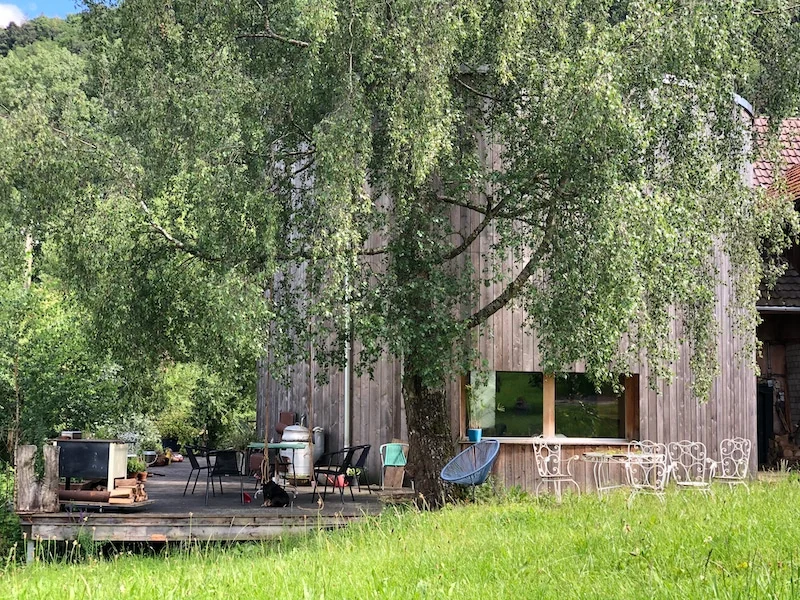 Einblick ins Kräuterwerk im Strohturm